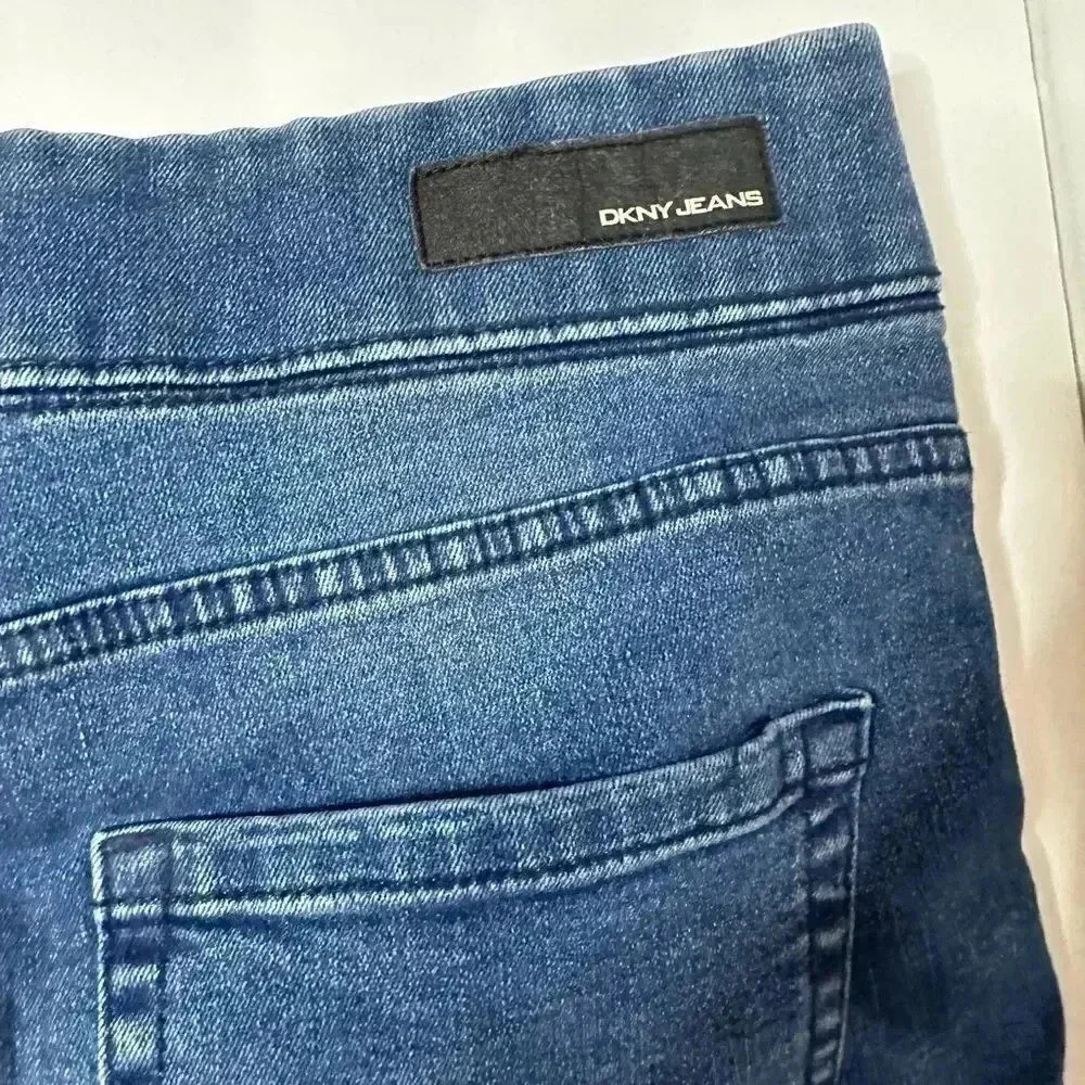 DKNY Jeans Women's Comfort Stretch Pull-On Bermuda Short - Picture 5 of 8